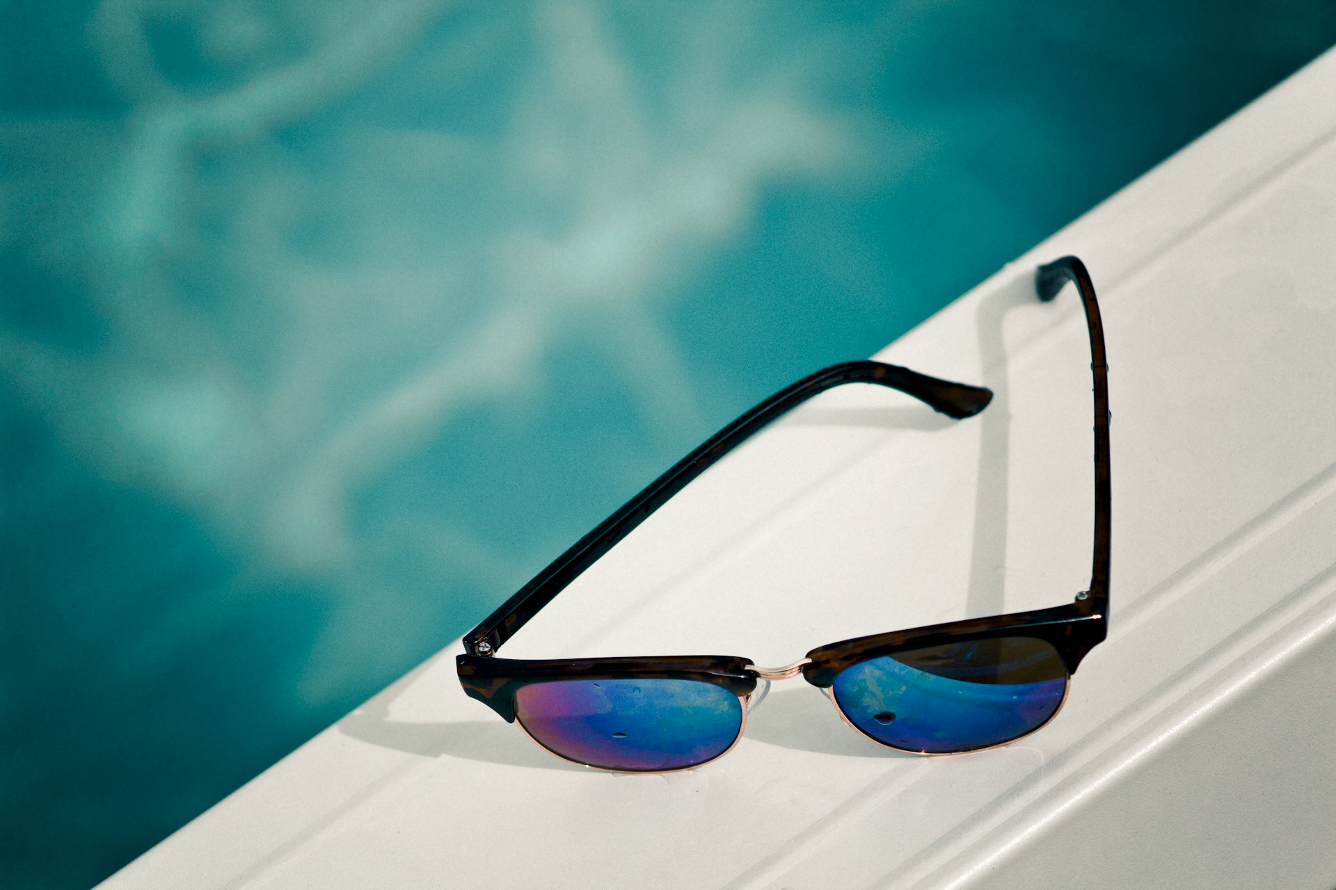 Discover the Top 6 Benefits of Polarized Sunglasses with Optiko